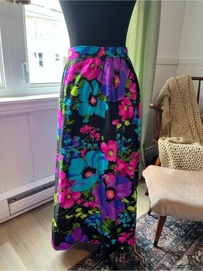 Women’s vintage one of a kind Persona Black Maxi Skirt XS 26” waist